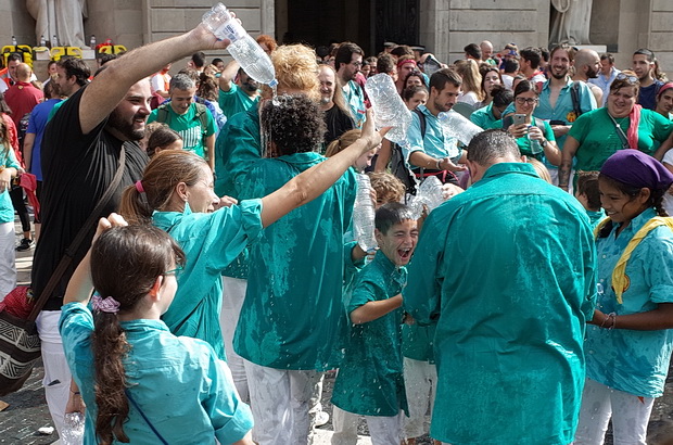In photos: The Castellers and scarf-wavers of Barcelona's la Merce Festival, 2018 border=
