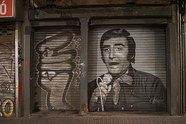 Barcelona street photos: street art, graffiti, markets and architecture