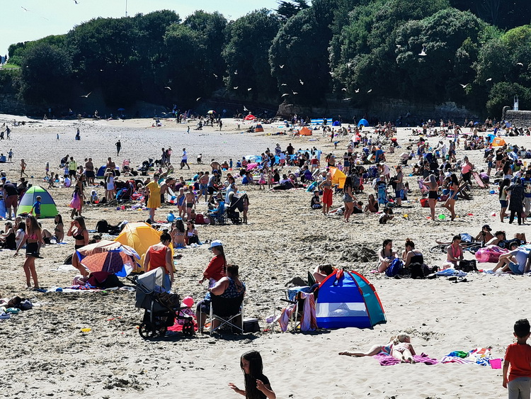 Hundreds travel to Barry Island as the Welsh lockdown eases, Weds 22nd July 2020
