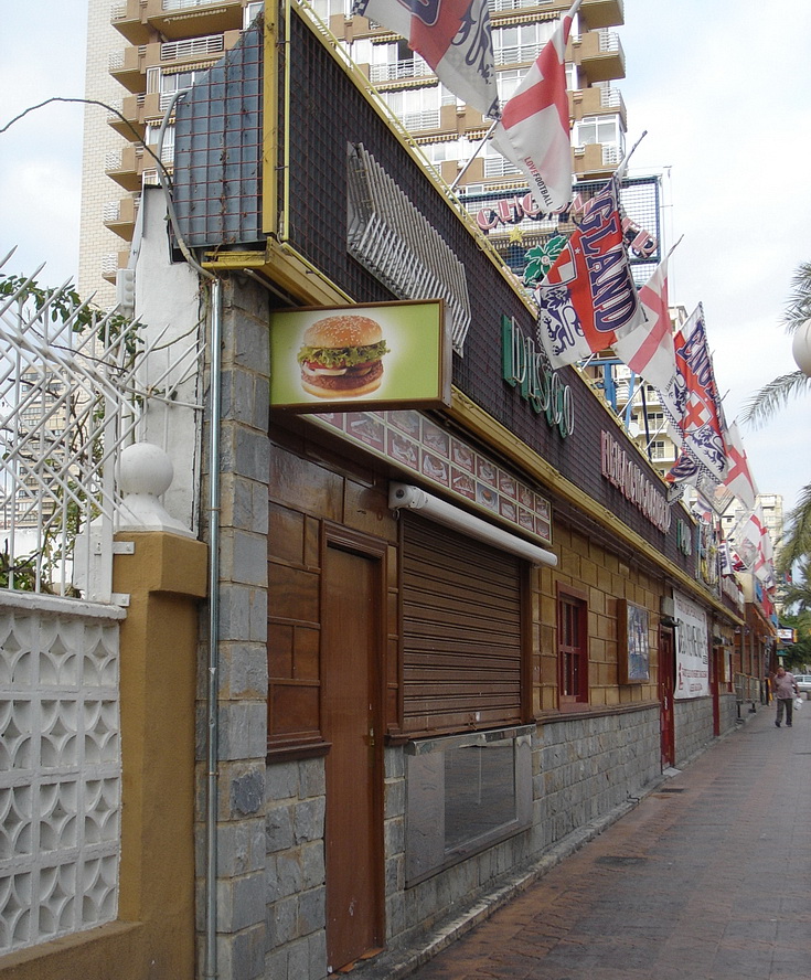 The Brits in Benidorm: English flags, Chippies, Bingo, Beer and Pubs, November 2004