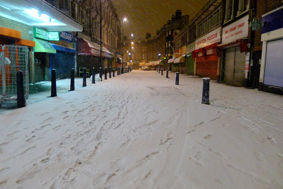A snowy night in Brixton - photos of south London snowfall, 5th Febraury 2012
