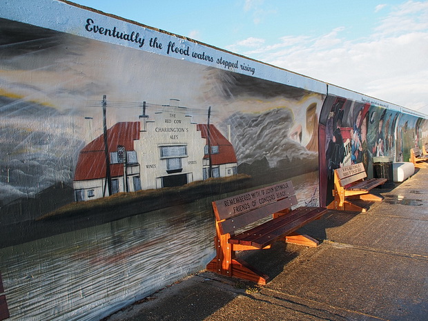 Canvey Island photos - beautiful artwork, sea views, racism and wifebeating, Essex, England