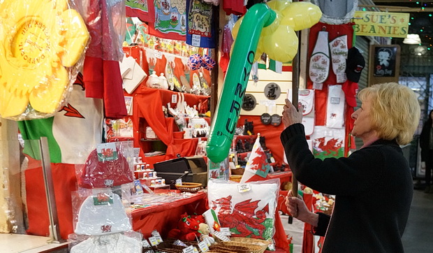 Frosty feet, market scenes, CCTV Santa and Chinese baubles: Cardiff photos, December 2016