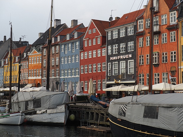 Copenhagen photos - architecture, canals, streets scenes, painted houses and bikes