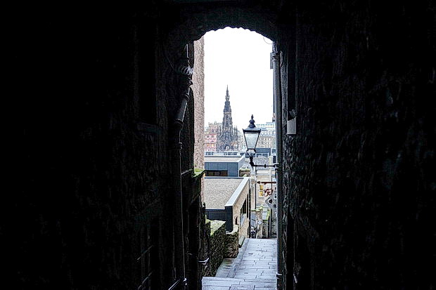 Edinburgh in fifty photos: street scenes, architecture, landscapes and the famous castle