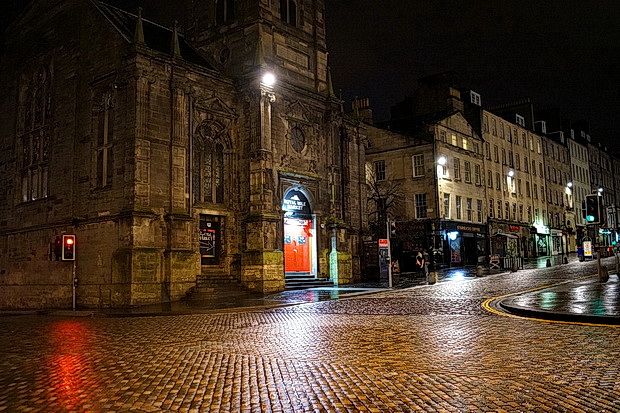 In photos: Edinburgh at night
