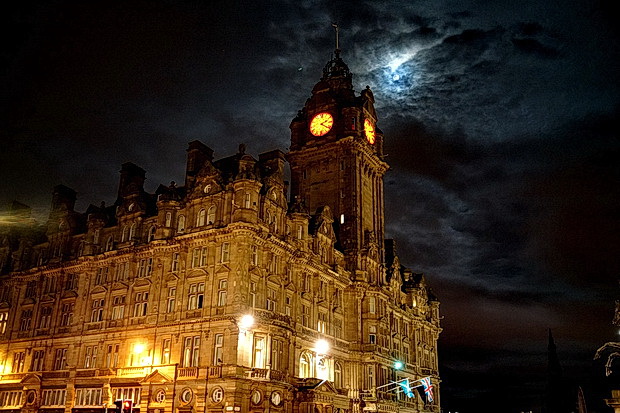 In photos: Edinburgh at night