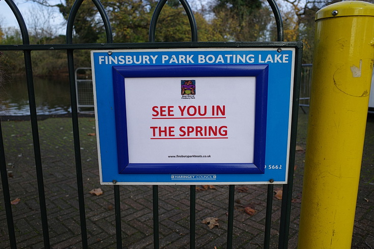 Finsbury Park in the autumn sunshine - 34 photos