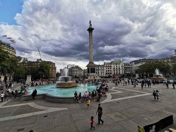 Street scenes, Portrait Gallery and Trafalgar Square - Central London photos, August 2019