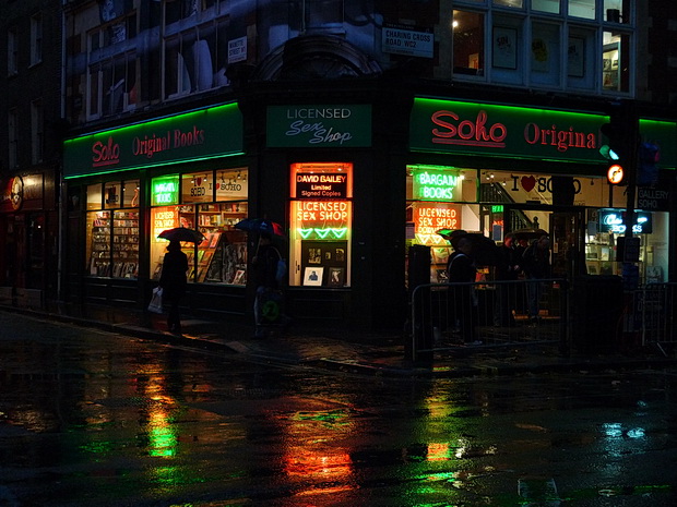 London 10 Years Ago: photos of The Astoria, 12 Bar Club, Denmark St and street scenes, Nov 2008