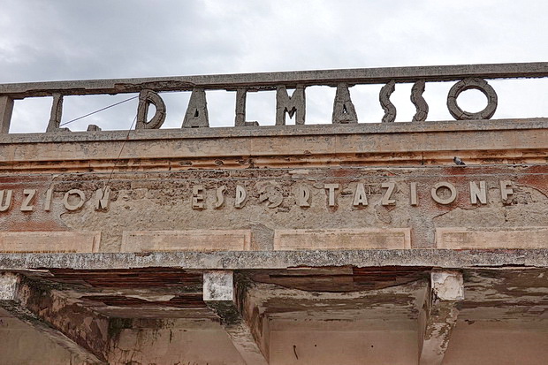 Macomer, Sardinia: steam loco, narrow gauge railway and abandoned warehouses - in photos
