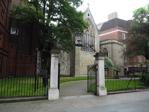 London's hidden gem: Mount Street Gardens and a wonderful church, Mayfair, London