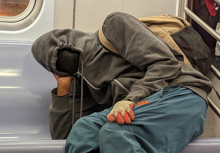 In photos: New York subway scenes - people, trains and night views