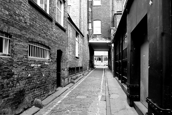 New Passage, Fitrovia - a walk into London's past