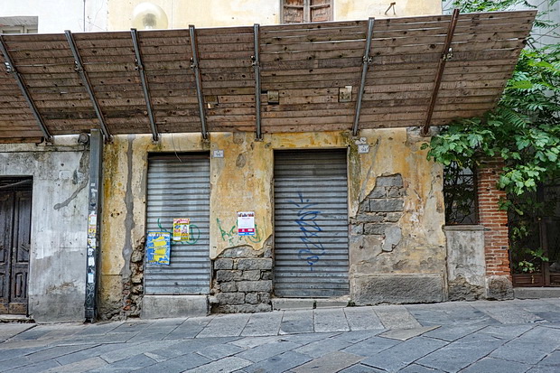 Fifty photos of Nuoro, Sardinia: landscapes, street scenes, architecture and street art