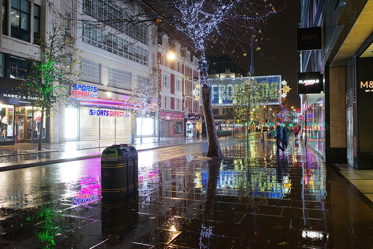 Tinseltown in the rain: Oxford Street Christmas lights in a nocturnal downpour, Dec 2020