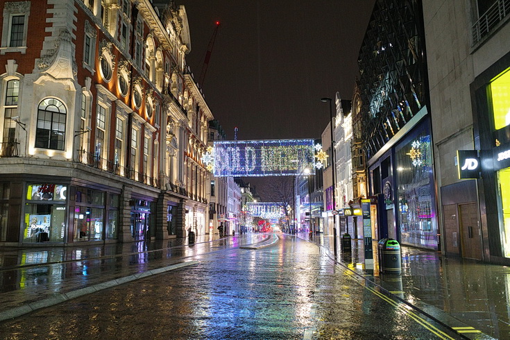 Tinseltown in the rain: Oxford Street Christmas lights in a nocturnal downpour, Dec 2020