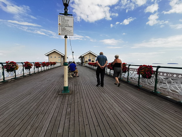 Penarth promenade and pier in photos - South Wales photos