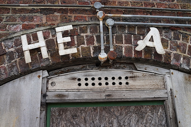 Lewes in photos: architecture, street scenes and signs and closed pubs, May 2018