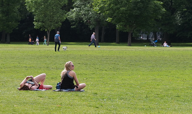 A sunny walk through Regent's Park in central London, June 2014