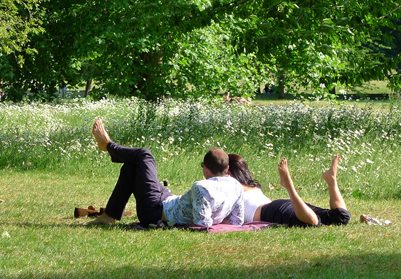 A summer Saturday in Green Park, London