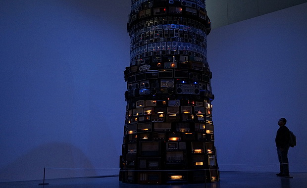 A tower of 800 noisy radios: Cildo Meireles Babel at the Tate Modern, London, May 2016