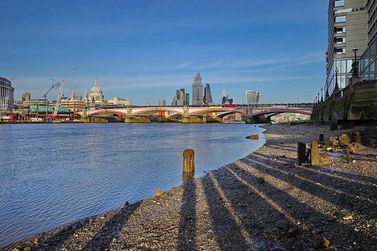 London River Thames photos: the beach, shadows and reflections 