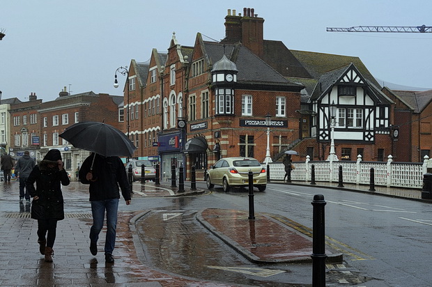 Tonbridge in the rain: umbrellas, street views and an abandoned shopping trolley, Jan 2016, Kent