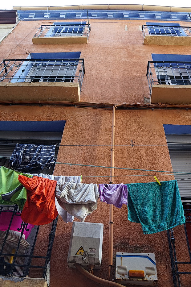 Zaragoza photos: Colours, life, street art, architecture and The Monochrome Set