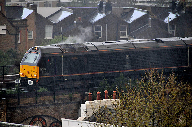 Lightning strike takes out signals: posh Pullman train stuck at signals in Brixton