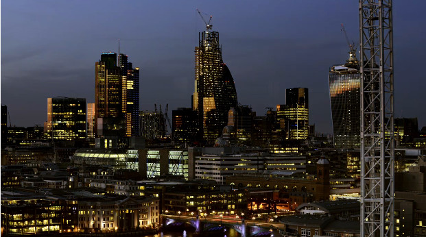 London's Cheesegrater skyscraper (The Leadenhall Building) captured in time lapse video