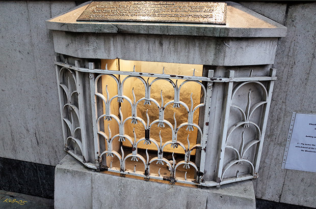 An underwhelming historic attraction: the London Stone in the City of London