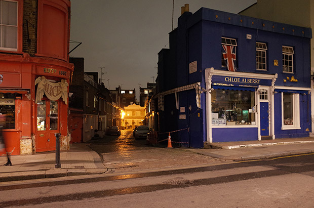 Portobello Road at night - antiques, burgers and a friendly pub 