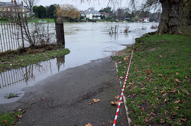 Kingston upon Thames - high tide and flooding photos