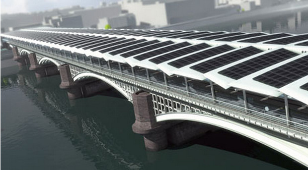 London Blackfriars Railway Bridge - the world's largest solar-powered bridge