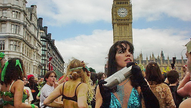 Photo archives: London Mayday protest, Parliament Square, 1st May 2000