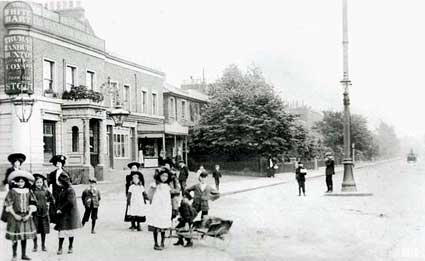 White Hart, Loughborough Road, Brixton North, Brixton, London, 1905