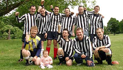 Resolute, nay defiant, in defeat, the urban75 team celebrate not comning bottom in the Loony Left Cup, 2005.