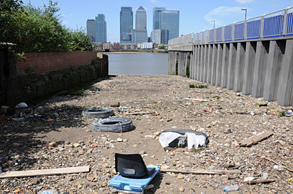 Riverside walk from the Millennium Dome (The O2) to Greenwich and Greenwich Park along the River Thames, south east London, 2008
