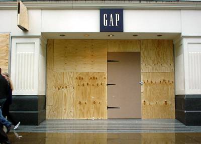 Boarded up Gap shop; image courtesy of Urban 75