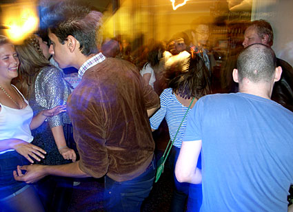 Offline at the Prince Albert with Dates and the No Frills Band - Coldharbour Lane, Brixton, London Saturday 16th August 2008