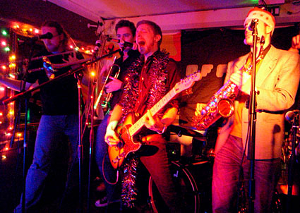 Offline at the Prince Albert with Danny Fontaine and the Horns of Fury and Anchorsong playing live - Coldharbour Lane, Brixton, London Friday 19th December 2008