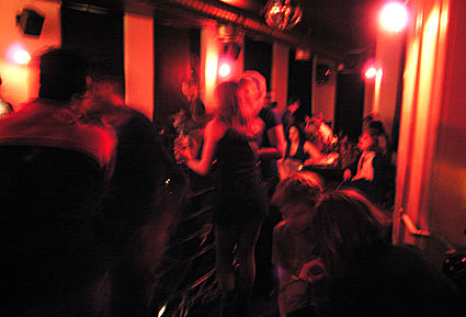 Offline, Charterhouse bar, 38 Charterhouse, Smithfield, London EC1M 6JH. Friday 5th October, 2007