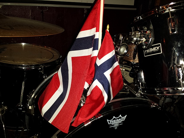 Saturday 17th May 2014: Celebrate Norway day with Cocktail Slippers from Oslo live onstage, Brixton Offline Club, Prince Albert, 418 Coldharbour Lane, Brixton, London SW9, plus DJs playing ska, electro, indie, punk, rock'n'roll, big band, rockabilly and skiffle