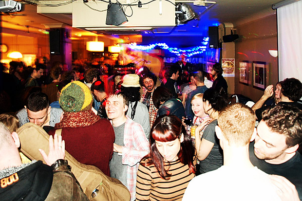 Fri 13th April 2012: Dulwich Ukulele Club live at the Brixton Offline Club, Prince Albert, 418 Coldharbour Lane, Brixton, London SW9