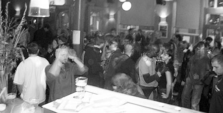 Crowd, Offline 10  at the Dogstar, Brixton, Thursday 11th November 2004.