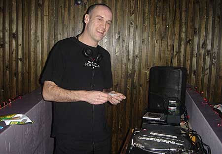 DJ Blagsta, OFFLINE Christmas party at the Dogstar, Brixton, Thursday 16th December 2004, urban75 club night, London.
