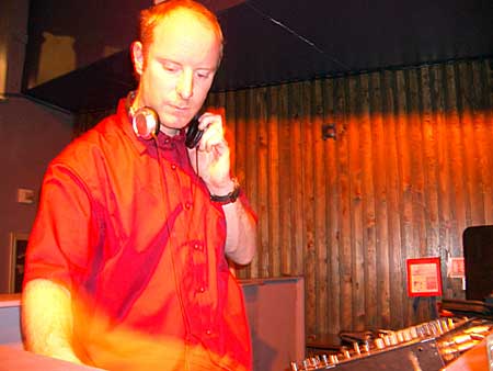DJ Hoax, OFFLINE club at the Dogstar, Brixton, Thursday 27th January 2005, urban75 club night, London.