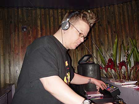 Dubversion playing tunes during the last main room DJ set, OFFLINE club at the Dogstar, Brixton, Thursday 24th February 2005, urban75 club night, London.