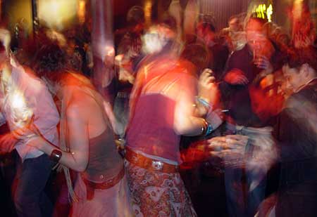 More dancing folks! OFFLINE club at the Dogstar, Brixton, Thursday 31st March 2005, urban75 club night, London.